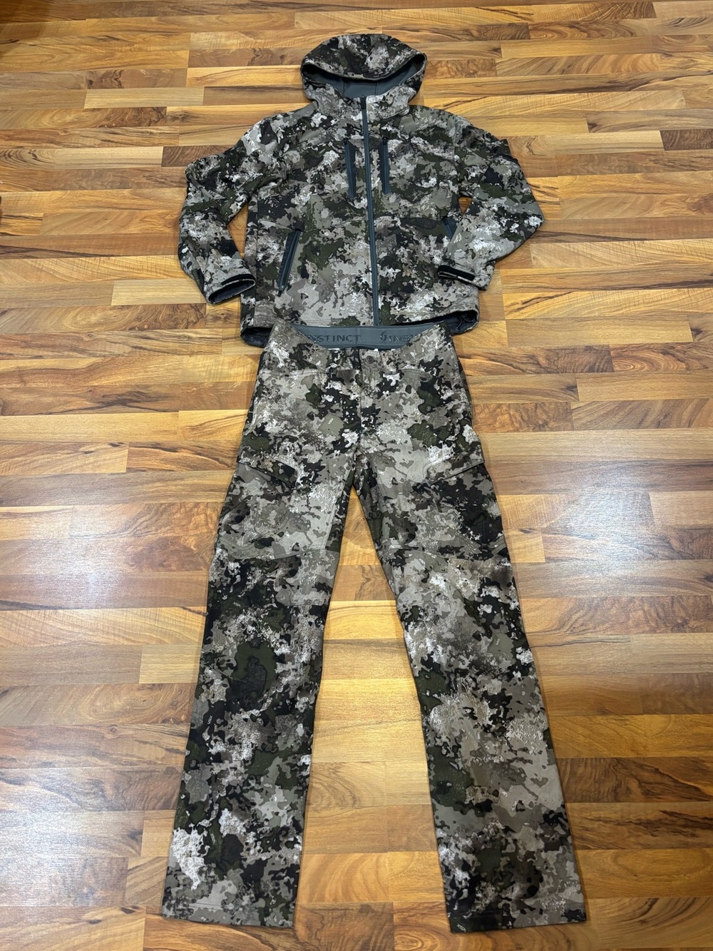 Cabela’s Instinct Hunting camo pants and jacket NWOT